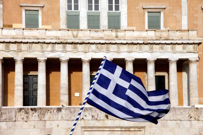 Εσύ έχεις διαβάσει το Σύνταγμα της Ελλάδας; To Σύνταγμα του 1975 και οι τρεις αναθεωρήσεις του