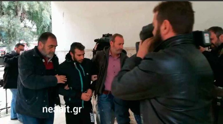 Αγρίνιο: “Είσαι προκλητικός” φώναξαν στον 30χρονο φερόμενο δράστη της αποπλάνησης ανηλίκων (Φωτο – Video)