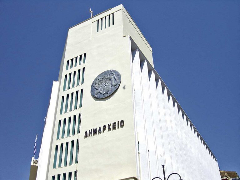 Επείγουσες εργασίες  στο Δημαρχείο Αγρινίου  λόγω δομικής επικινδυνότητας