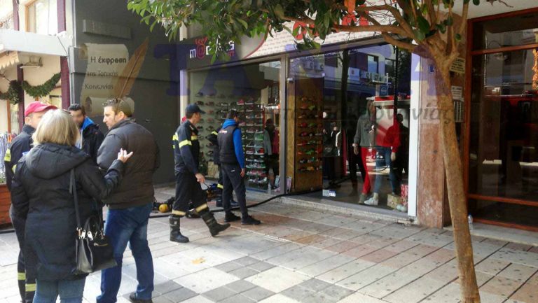 Αγρίνιο: Φωτιά σε κατάστημα αθλητικών ειδών [ΦΩΤΟ]