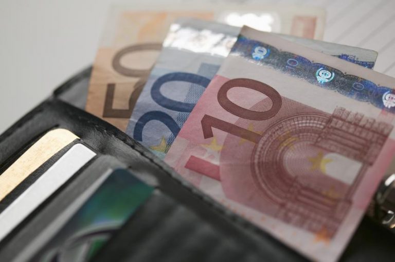 Αγρίνιο: Προσποιήθηκε τον ενοικιαστή και έκλεψε 350 ευρώ από ηλικιωμένη
